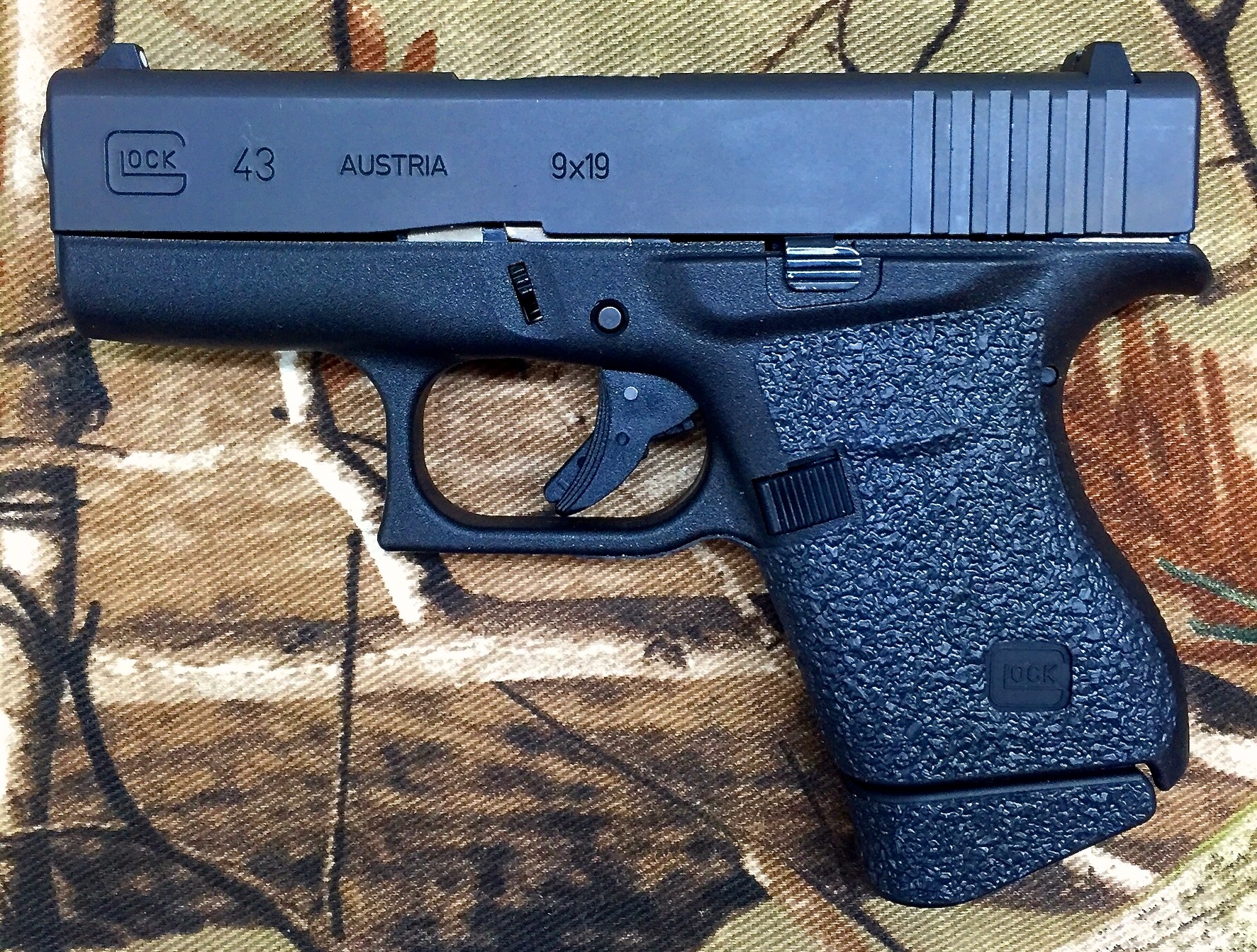 Tractiongrips rubber grip tape for Glock 43 pistols